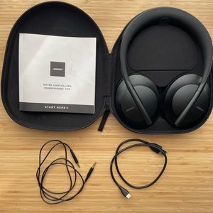 Bose noise cancelling headphones. Model 700. Black. Like new.